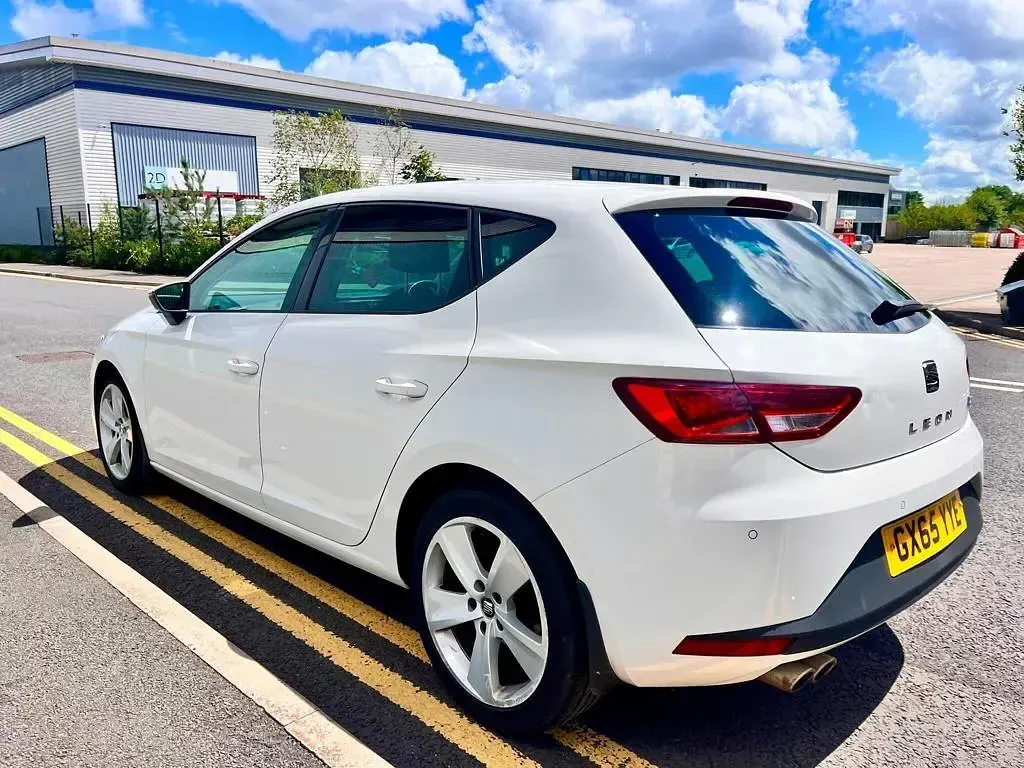 Used Seat Leon FR 184 HP (135 kW) 2015 White Hatchback