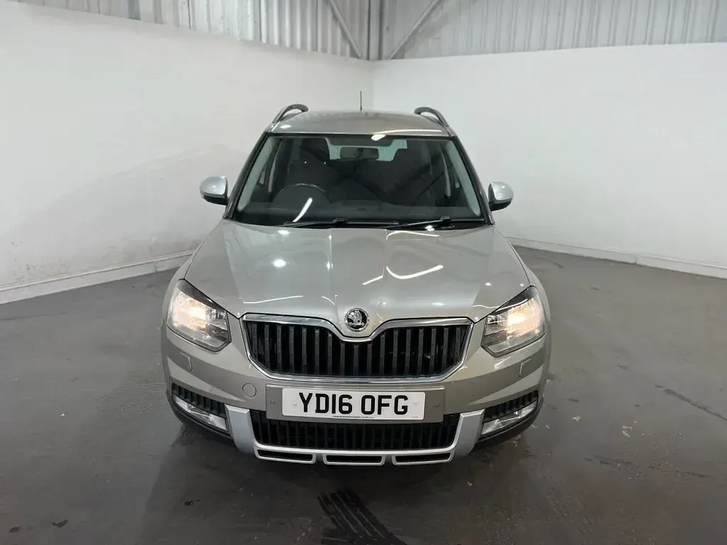 Used Skoda Yeti SE 110 HP (80 kW) 2016 Beige SUV