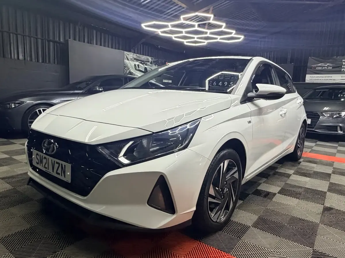 Used Hyundai i20 SE 98 HP (72 kW) 2021 White Hatchback