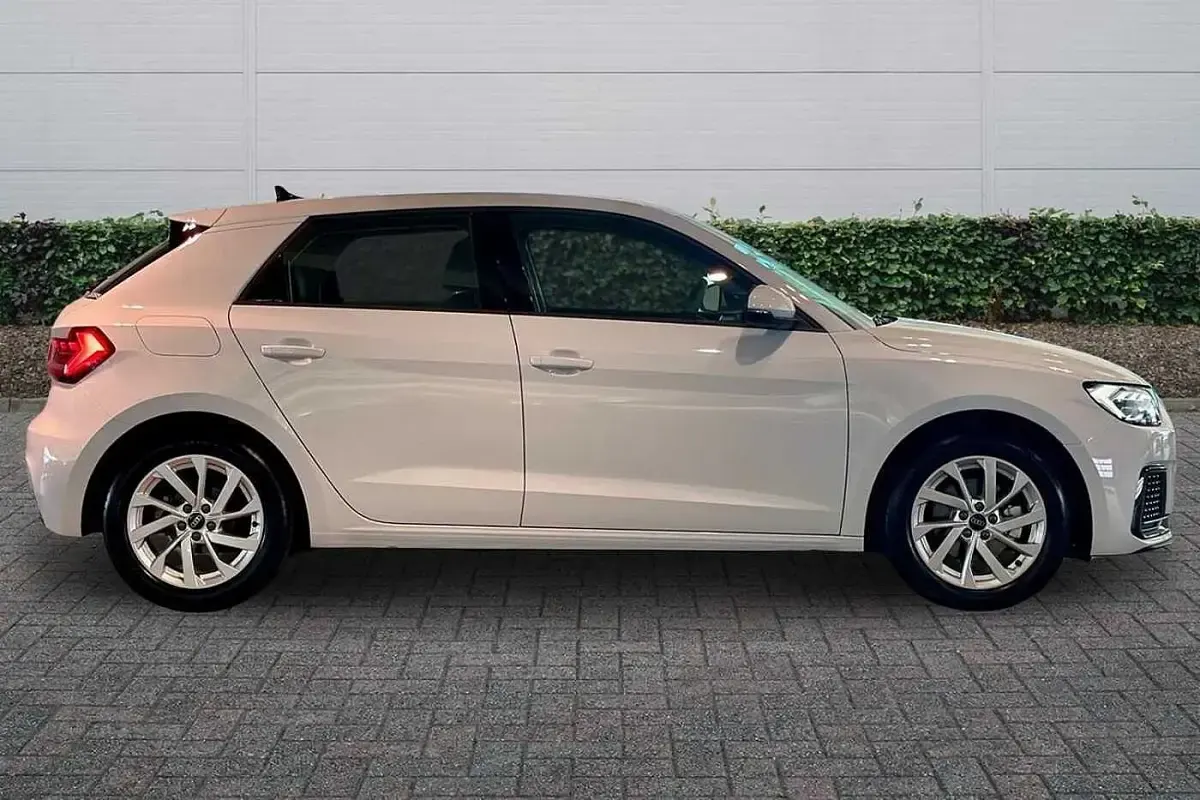 Used Audi A1 Sport 113 HP (83 kW) 2025 White SUV