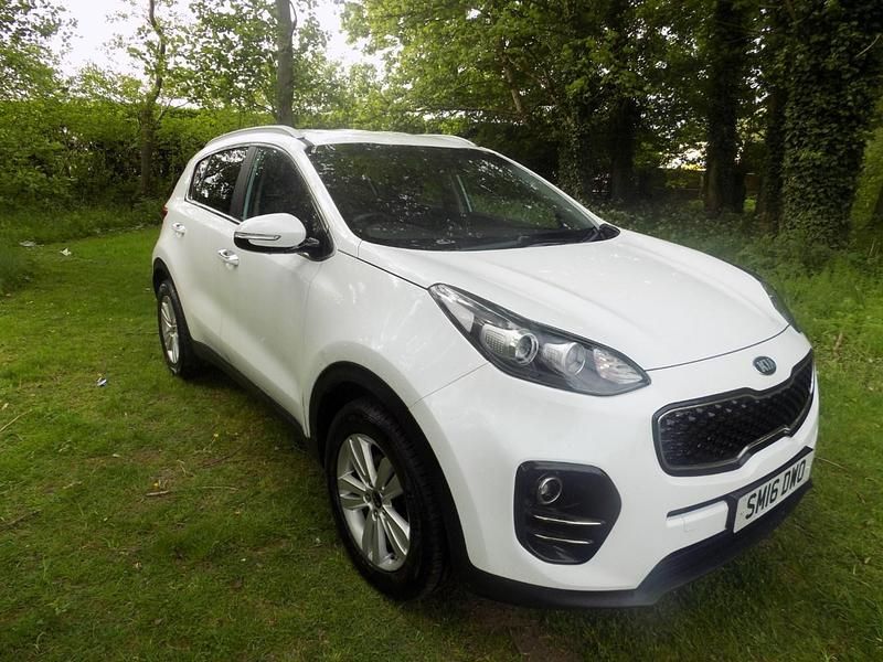 White Used 2016 Kia Sportage SUV | £8,995 (Good price) - Image 1/4