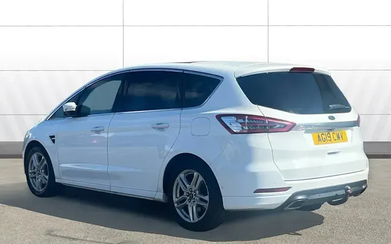 Used Ford S-MAX Titanium 190 HP (139 kW) 2019 White MPV
