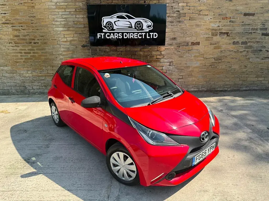 Used Toyota Aygo 68 HP (50 kW) 2015 Red Hatchback