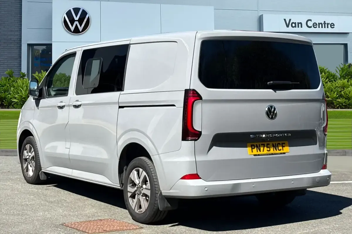Nouă VW Transporter Pro 160 kW (218 CP) 2025 Gri Van