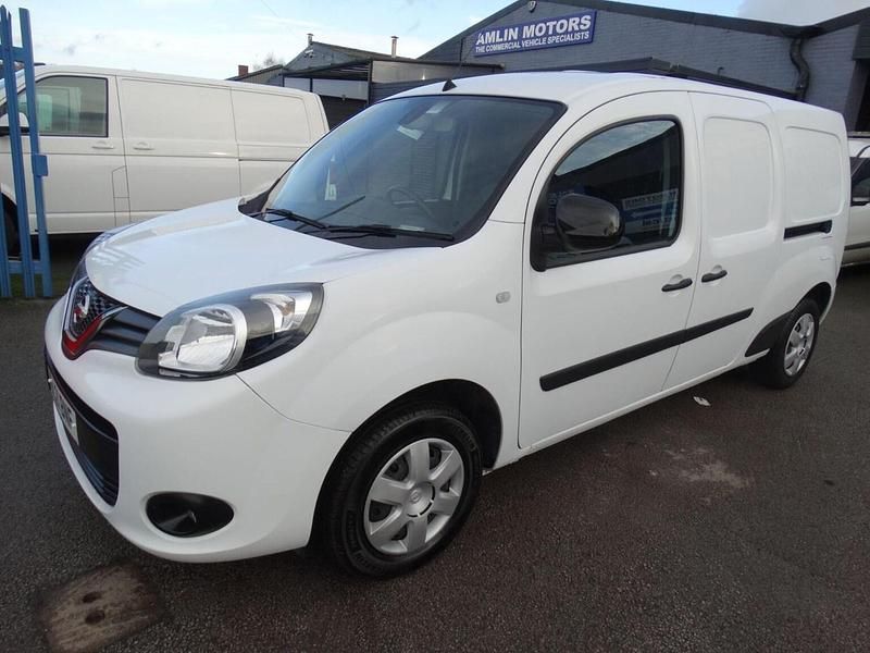 White Used 2021 Nissan NV250 S Van | £9,499 (Fair price) - Image 1/4