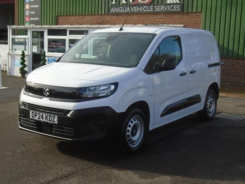 Used Vauxhall Combo 100 HP (73 kW) 2024 White MPV