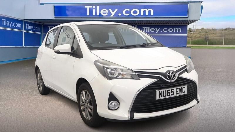 White Used 2015 Toyota Yaris Hatchback | £6,490 (Fair price) - Image 1/1