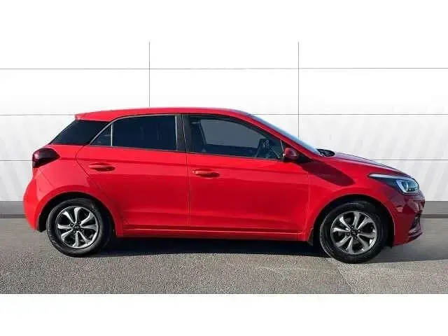 Używany Hyundai i20 SE 84 KM (61 kW) 2018 Czerwony Hatchback
