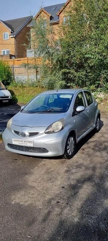 Used Toyota Aygo 67 HP (49 kW) 2006 Silver Hatchback
