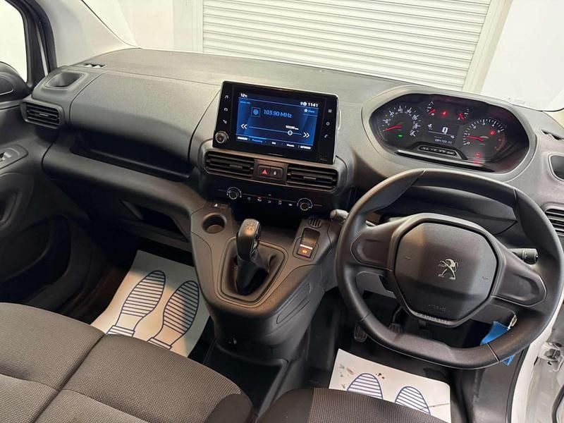 Used Peugeot Partner 131 HP (96 kW) 2019 White MPV