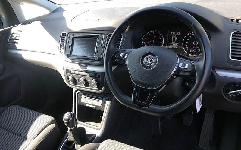 Usado VW Sharan SE 150 HP (110 kW) 2021 Cinzento Monovolume