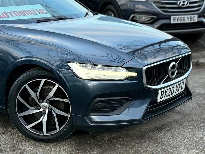 Used Volvo V60 Momentum 190 HP (139 kW) 2020 Blue Estate