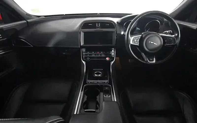 Used Jaguar XE Ingenium 200 HP (147 kW) 2019 Red Sedan