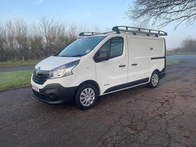 White Used 2017 Renault Trafic Business MPV | £3,995 (Super price) - Image 1/4