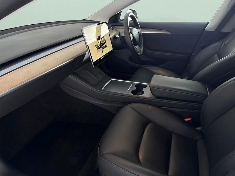 Used Tesla Model 3 Standard Range 177 kW (241 HP) 2022 White Sedan