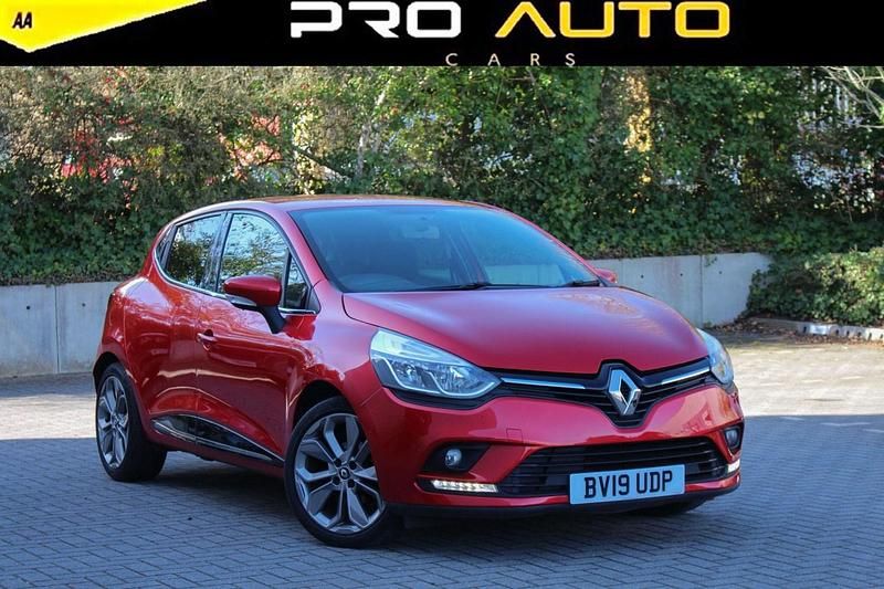 Used Renault Clio IV Iconic 2019 Red Hatchback