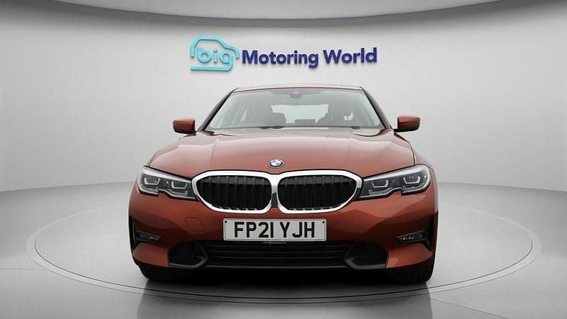 Used BMW 320 Sport Line 184 HP (135 kW) 2021 Orange Sedan