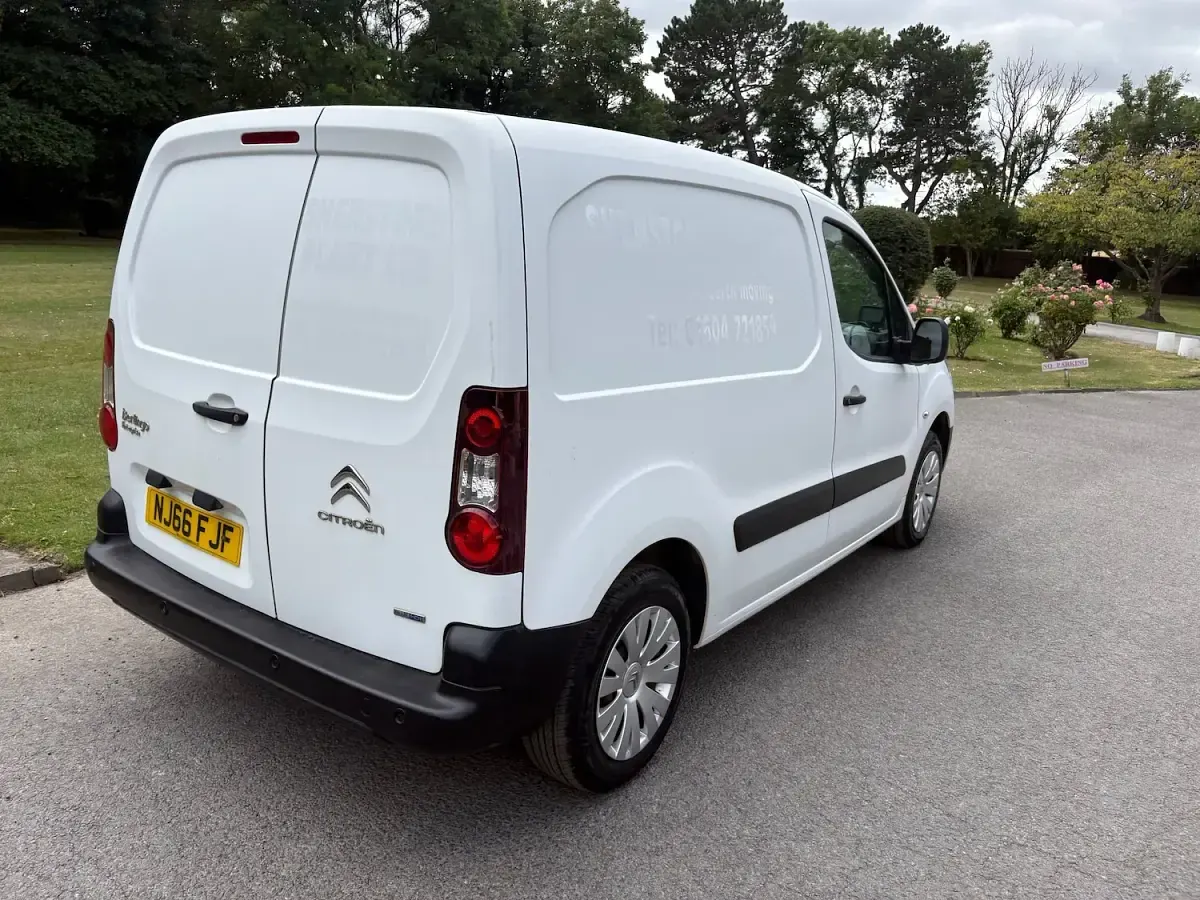 Used Citroën Berlingo 75 HP (55 kW) 2016 White MPV