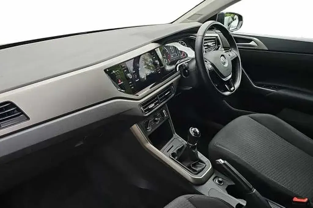 Begagnad VW Polo Match 95 HK (69 kW) 2020 Svart Halvkombi