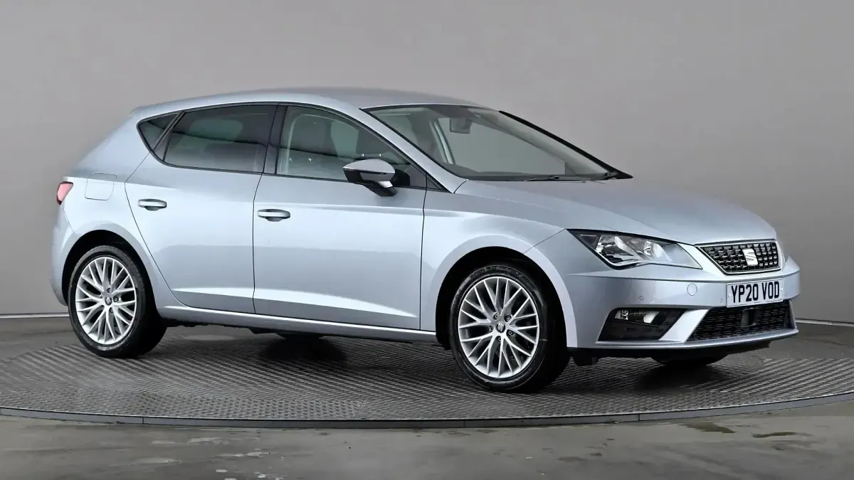 Begagnad Seat Leon SE Dynamic 115 HK (84 kW) 2020 Silver Halvkombi