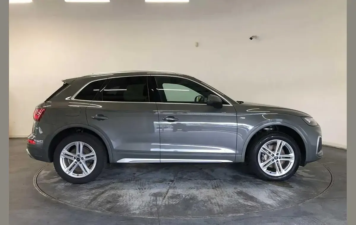Used Audi Q5 S-Line 200 HP (147 kW) 2023 Grey SUV
