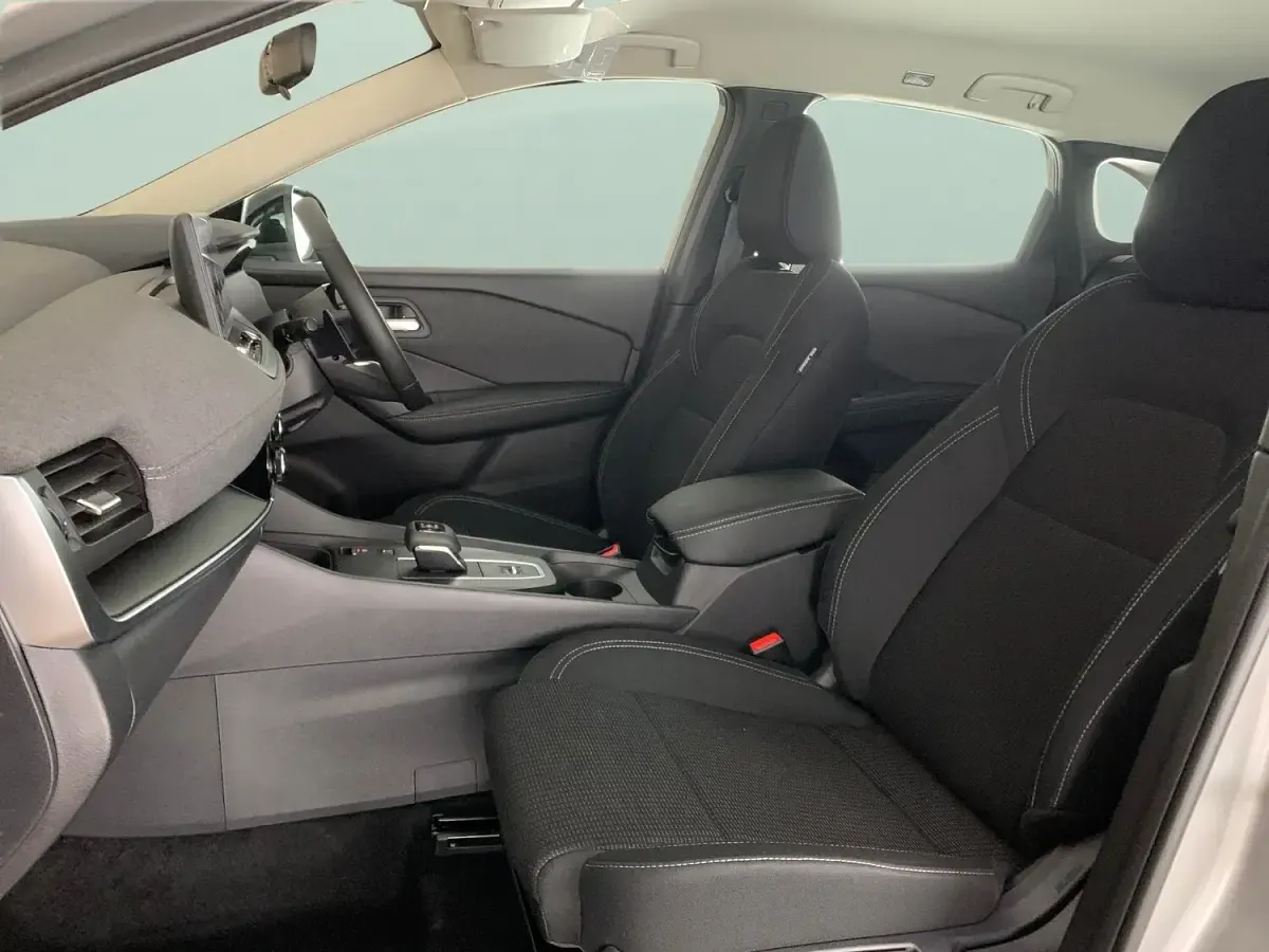 New Nissan Qashqai Acenta Premium 158 HP (116 kW) 2025 Silver SUV