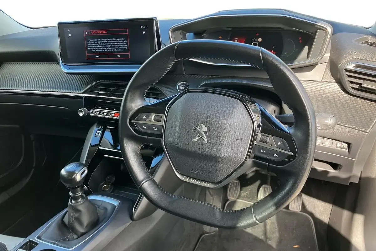 Second-hand Peugeot 2008 Allure Premium 131 CP (96 kW) 2021 Alb SUV