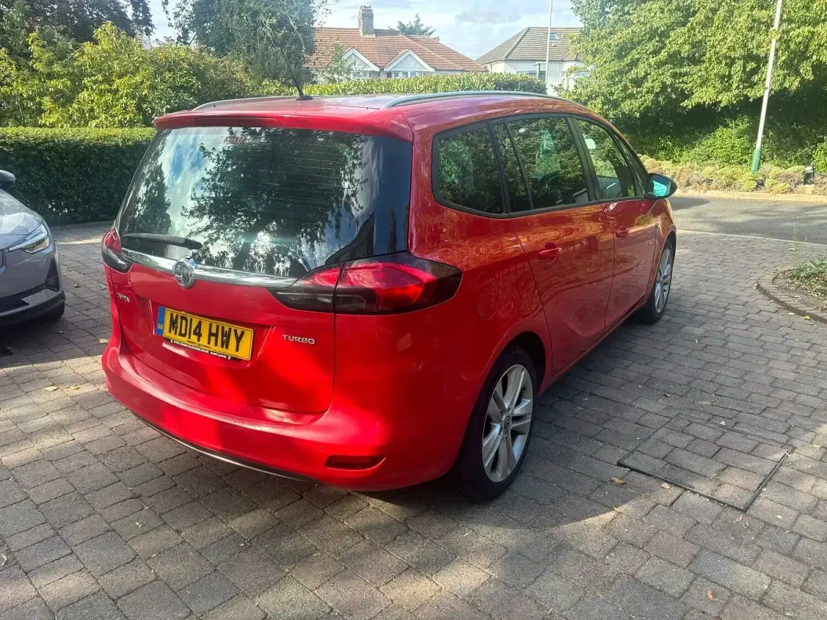 Used Vauxhall Zafira SRi 140 HP (102 kW) 2014 Red MPV
