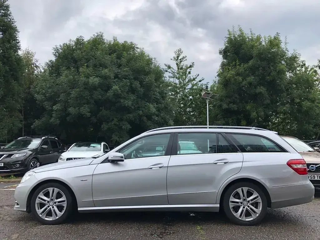 Used Mercedes E220 Executive 170 HP (125 kW) 2011 Silver Estate