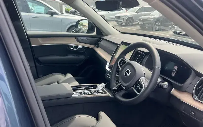 New Volvo XC90 Plus 250 HP (183 kW) 2025 SUV