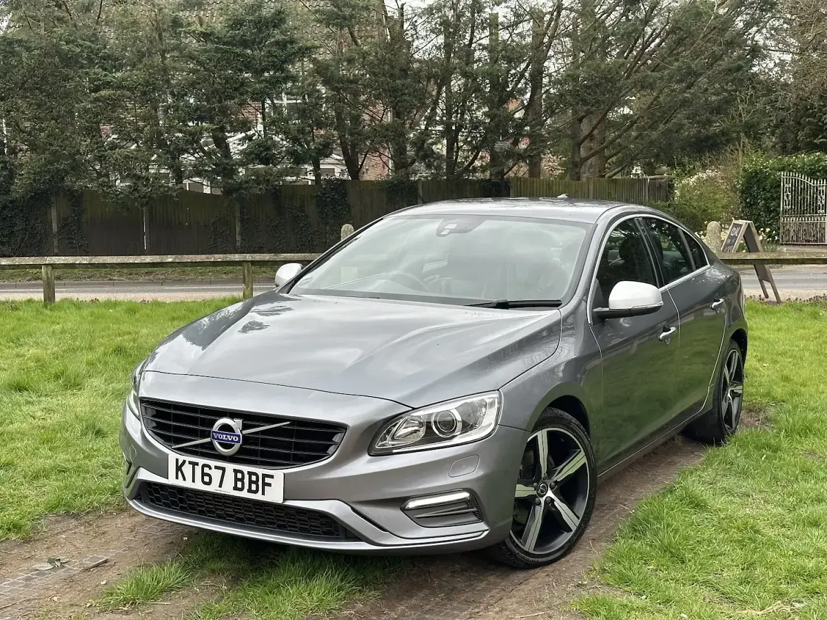 Used Volvo S60 R-Design 190 HP (139 kW) 2017 Grey Sedan