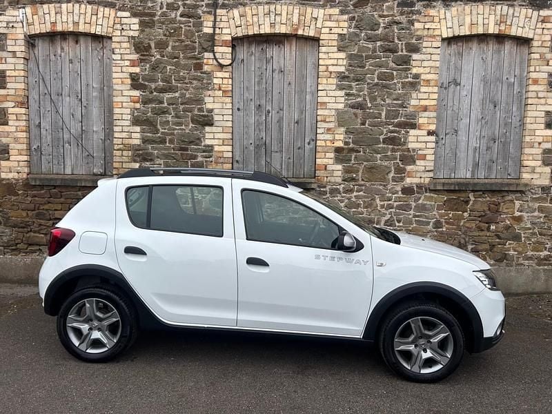 Used Dacia Sandero Comfort 90 HP (66 kW) 2020 White Hatchback