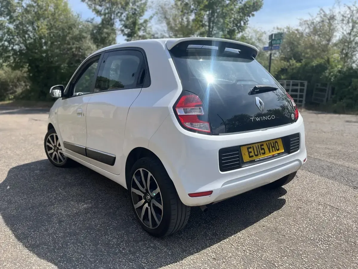 Used Renault Twingo Dynamique 70 HP (51 kW) 2015 White Hatchback