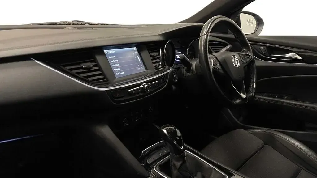 Second-hand Vauxhall Insignia SRi 165 CP (121 kW) 2019 Negru Hatchback