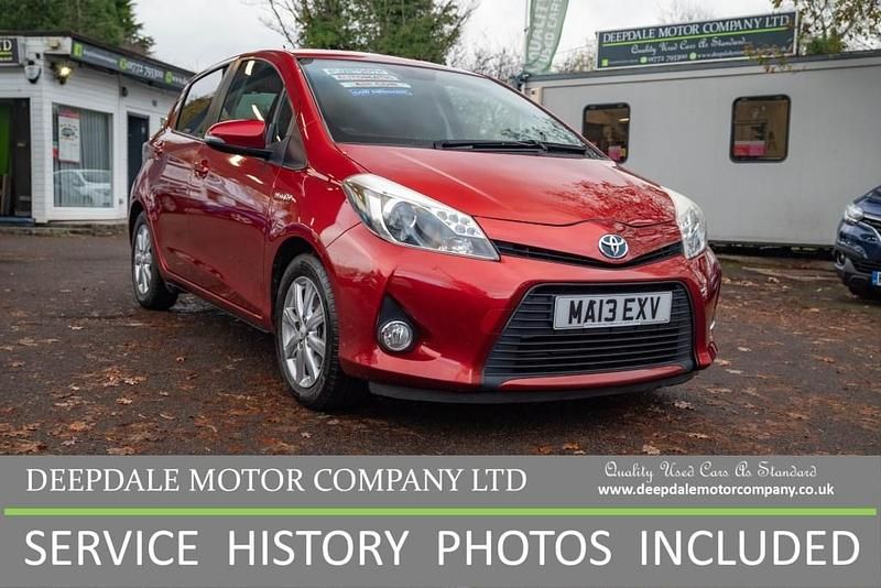 Red Used 2013 Toyota Yaris Hybrid T4 Hatchback | £7,990 (Expensive) - Image 1/4
