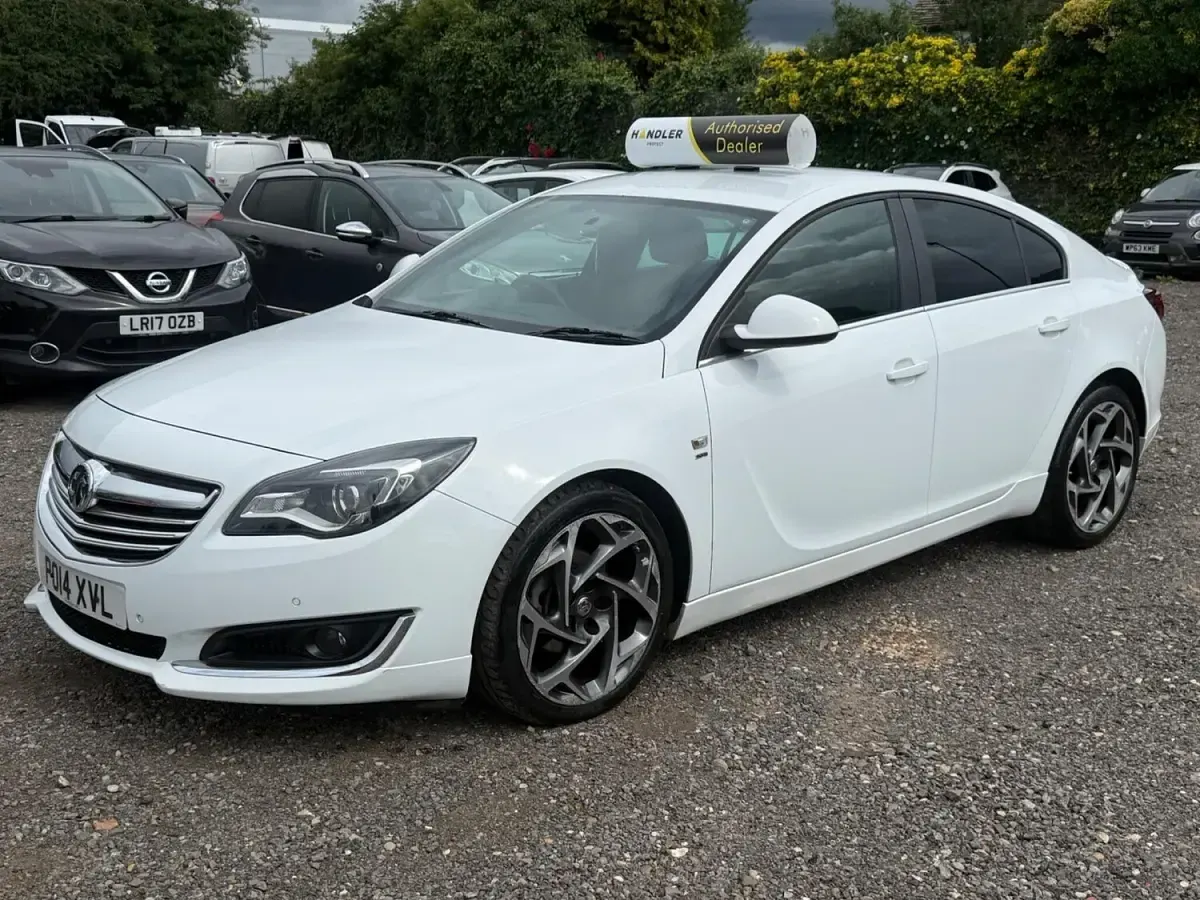 Used Vauxhall Insignia SRi 163 HP (119 kW) 2014 White Hatchback