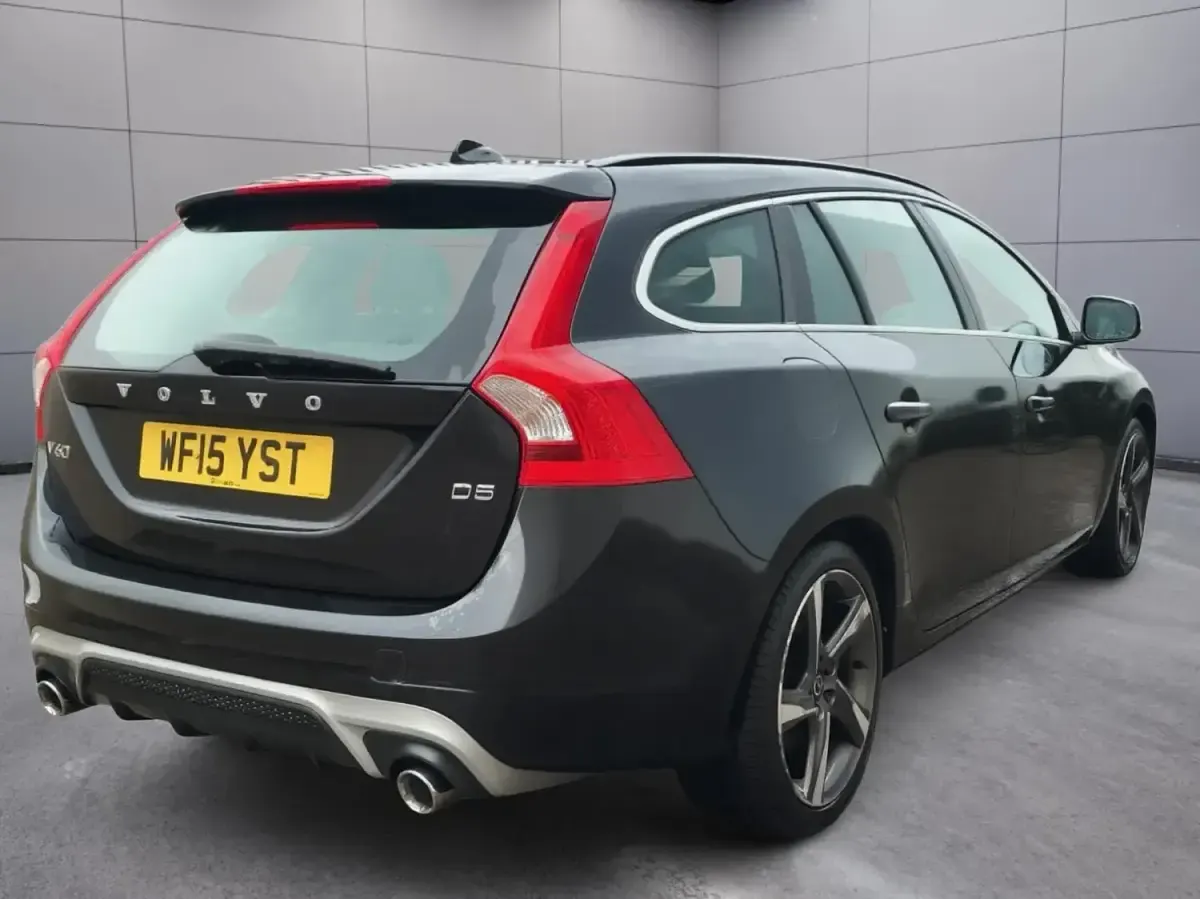 Używany Volvo V60 R-Design 2015 Czarny Kombi