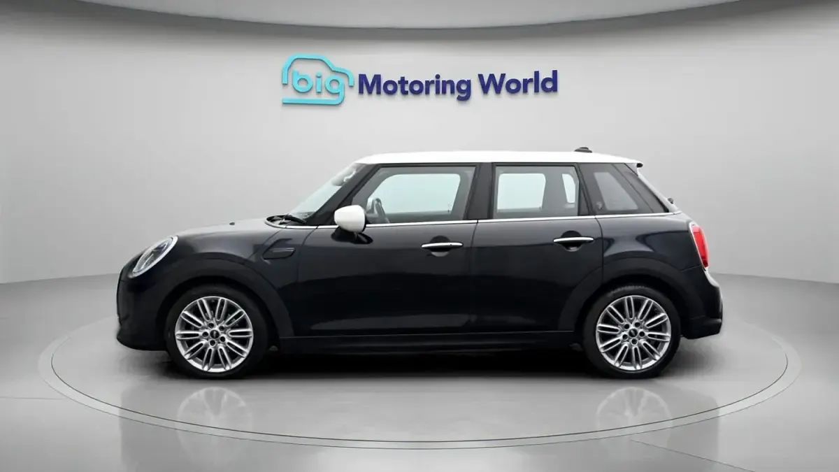 Used Mini Cooper Exclusive 136 HP (100 kW) 2023 Blue/black Hatchback
