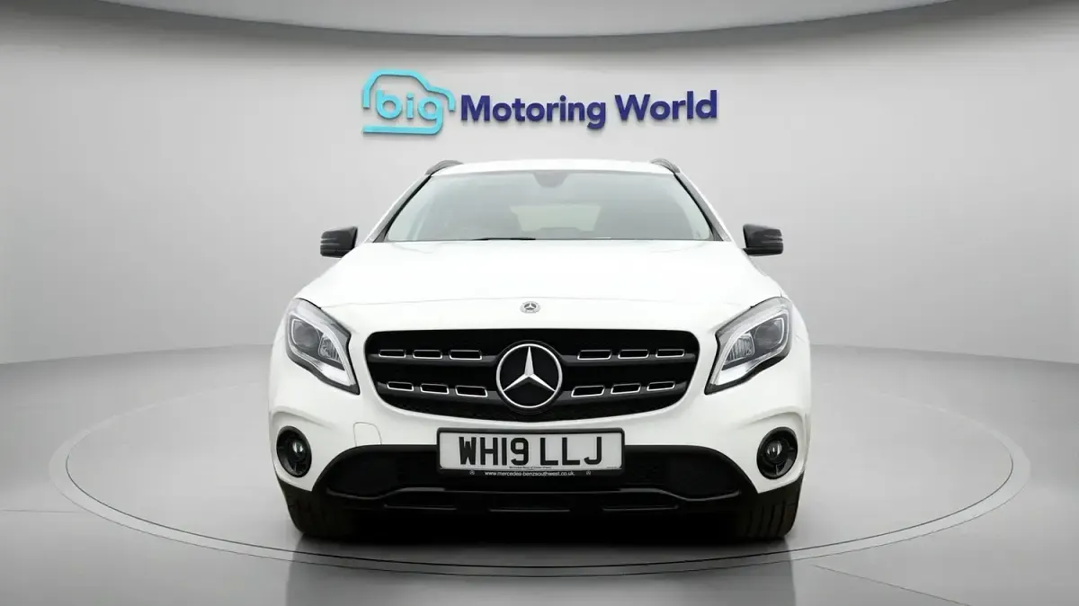 Used Mercedes GLA180 Urban 122 HP (89 kW) 2019 White SUV