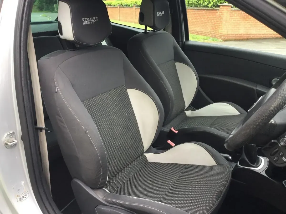 Used Renault Clio 201 HP (147 kW) 2010 Silver Hatchback