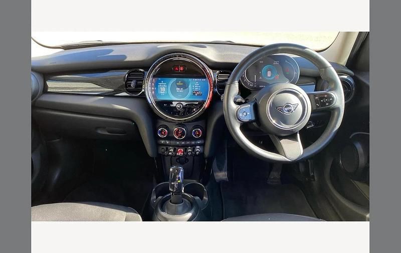 Used Mini Cooper Classic 136 HP (100 kW) 2023 Silver Hatchback