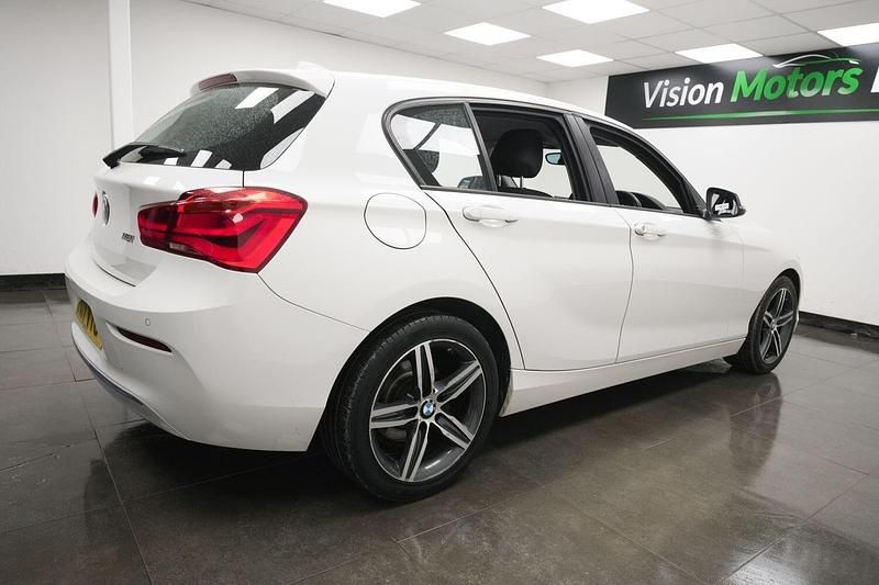 Used BMW 118 Sport Line 2017 White Hatchback
