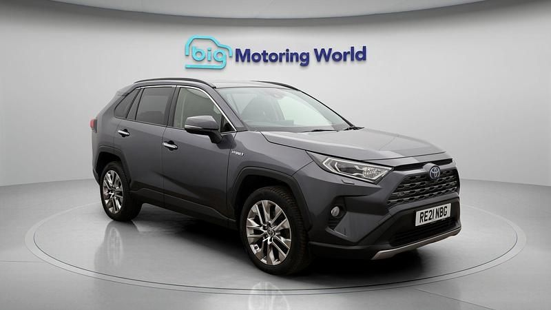 Used Toyota RAV4 Hybrid 219 HP (161 kW) 2021 SUV