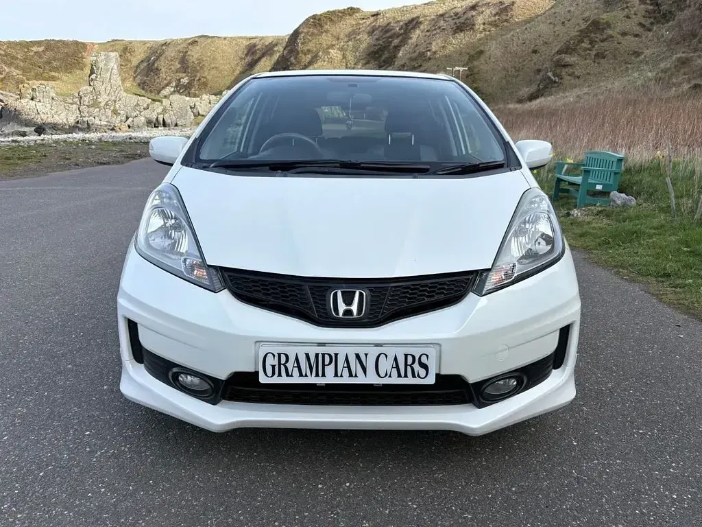 Used Honda Jazz SI 99 HP (72 kW) 2014 White Hatchback