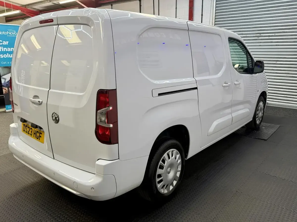 Used Vauxhall Combo S 100 HP (73 kW) 2023 White MPV