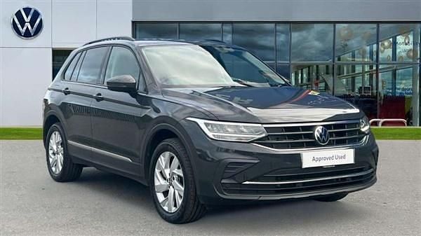 Urano grey Used 2022 VW Tiguan Life SUV | £18,372 (Fair price) - Image 1/4