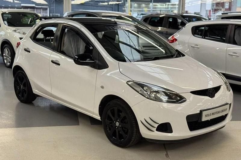 Used Mazda 2 2009 White Hatchback