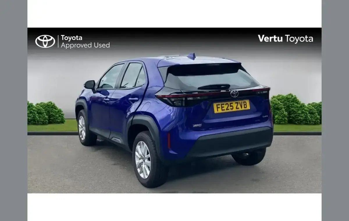Used Toyota Yaris Cross 113 HP (83 kW) 2025 Blue SUV