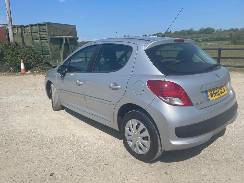 Begagnad Peugeot 207 Active 92 HK (67 kW) 2011 Silver Halvkombi