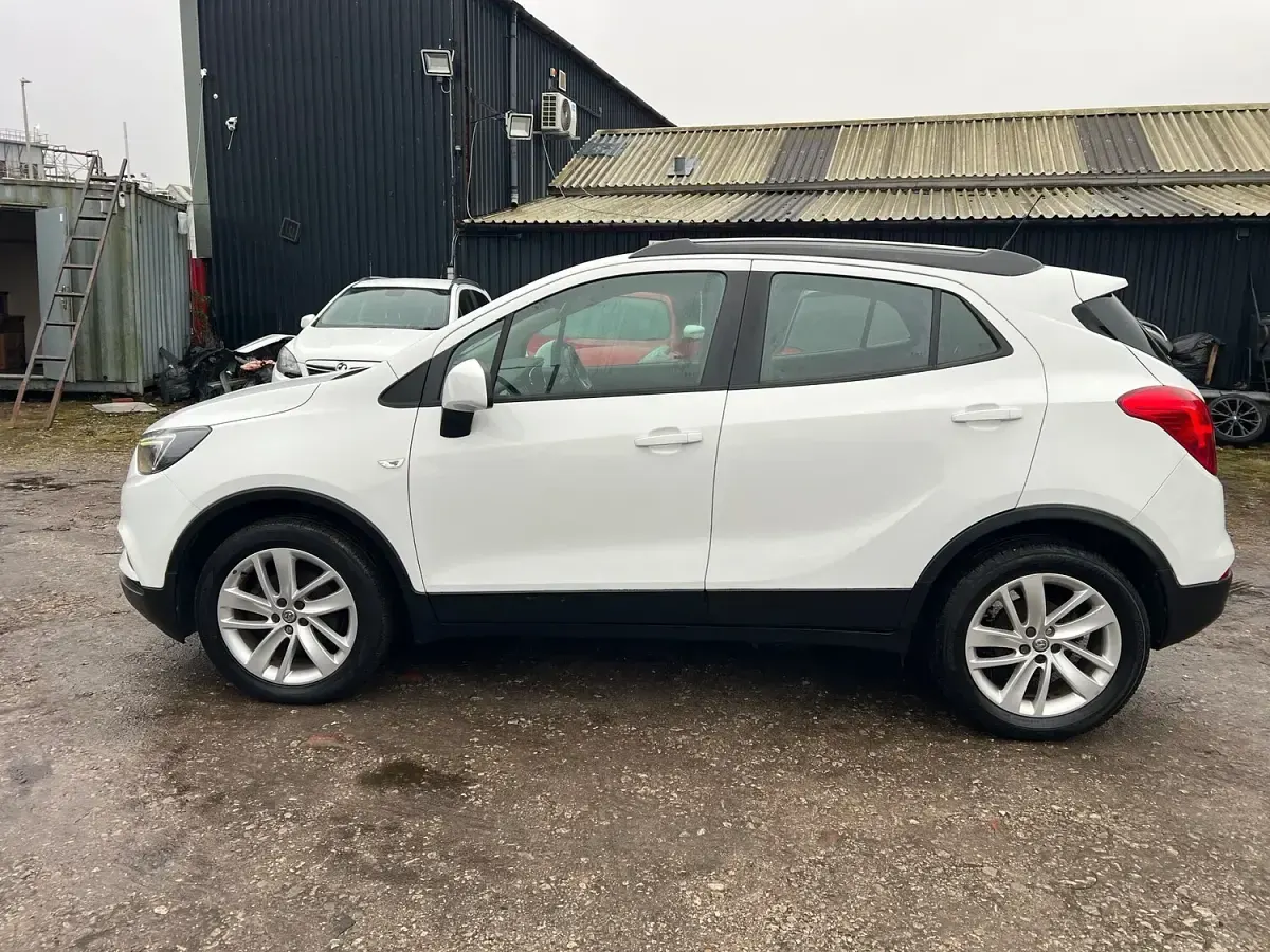 Used Vauxhall Mokka X Active 136 HP (100 kW) 2016 White SUV